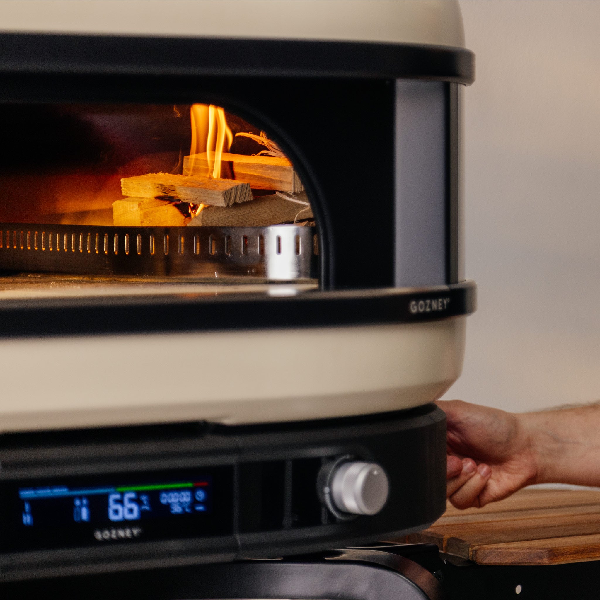 Gozney_WoodFireKit_BuyBoxAmbient_2048x2048_1_1f66e9ed-f37b-4a62-a0bc-6f4a1e567856.jpg